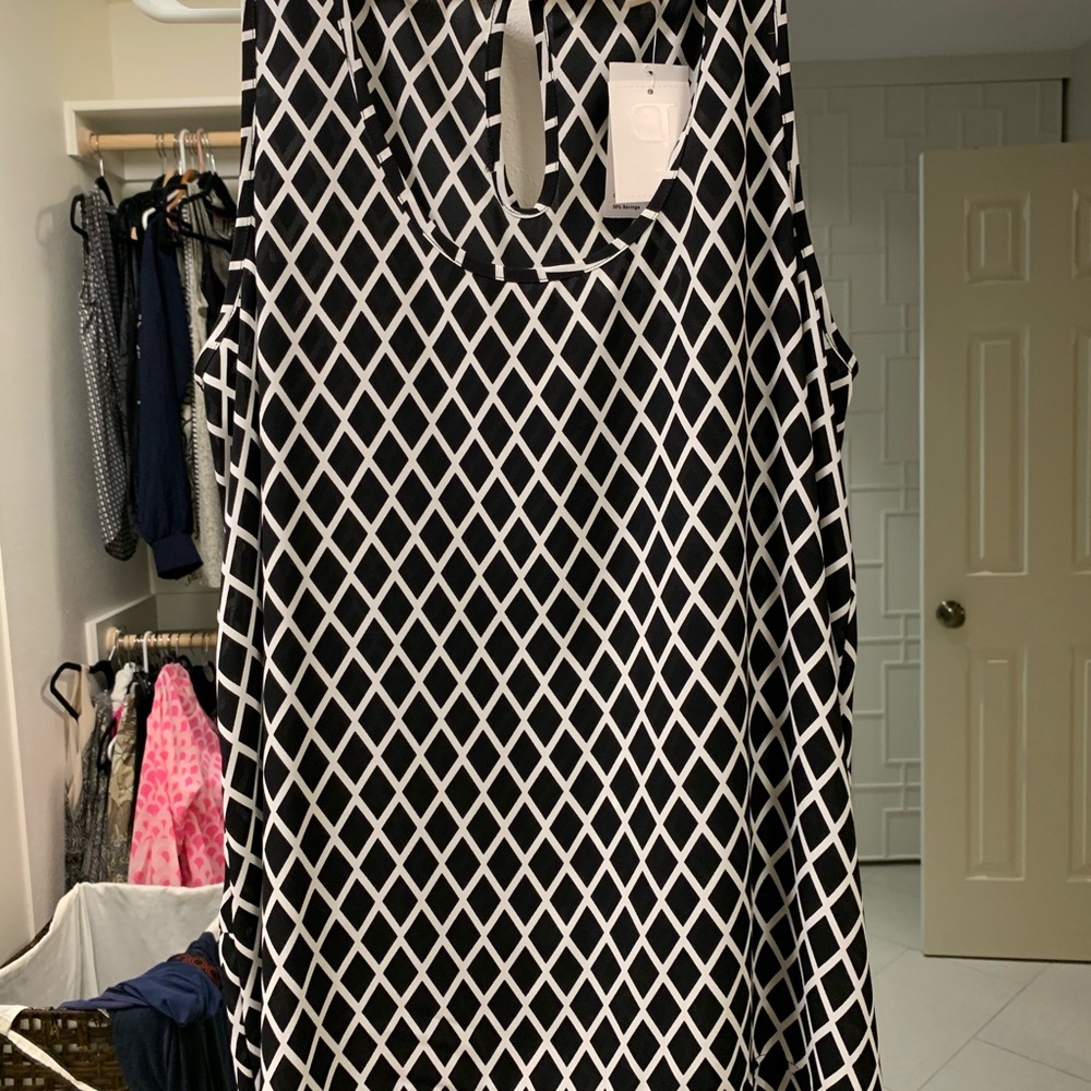 Black with diamond pattern pleione tank blouse